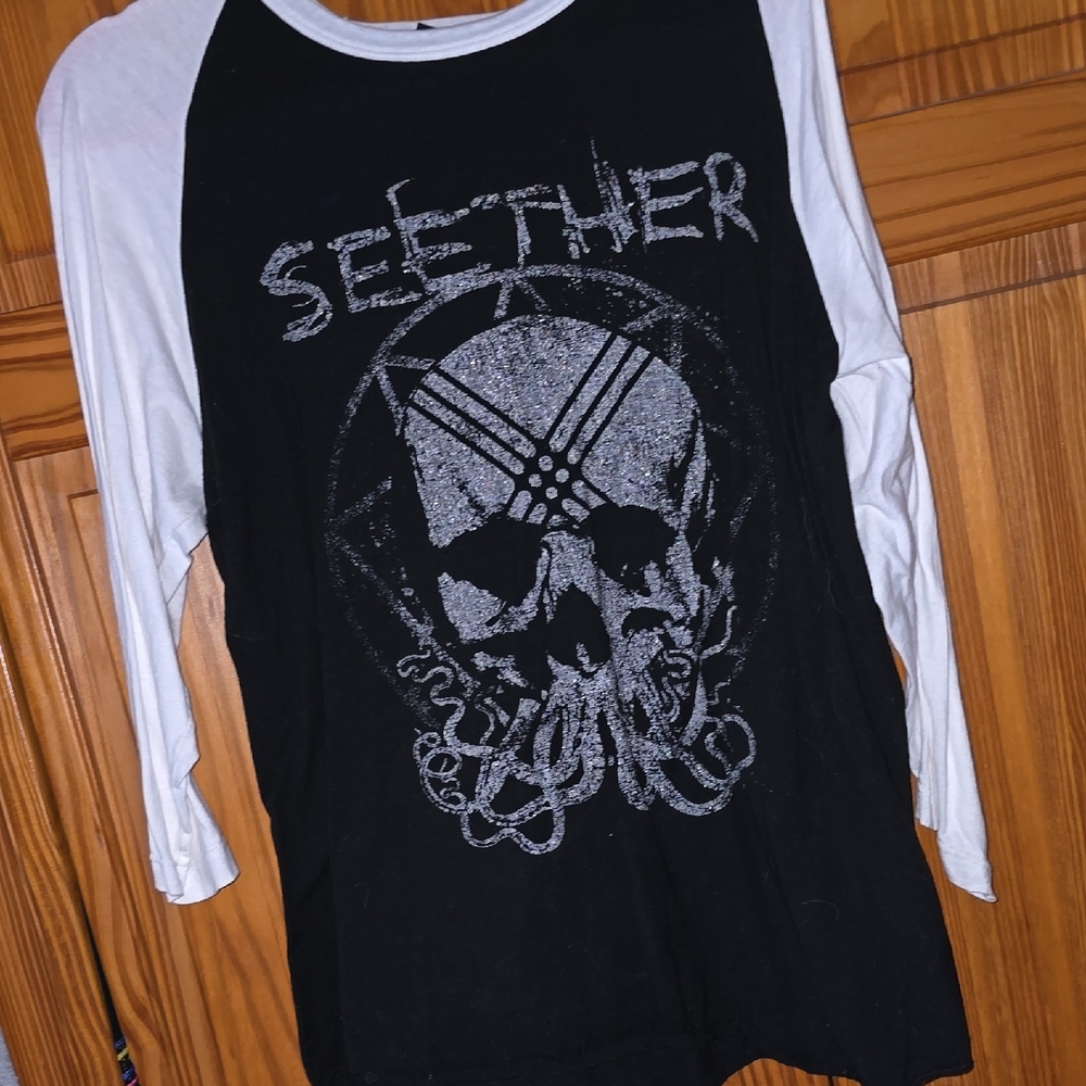 NWOT Seether Raglan Sleeve Shirt With Logo In Silver